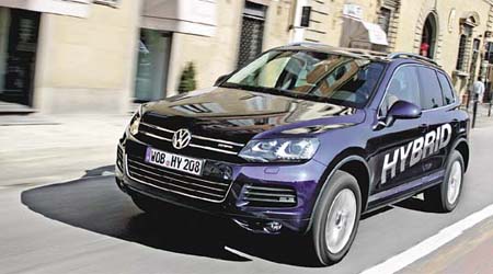 Volkswagen生產的Touareg Hybrid混合能源四驅車，首次在港讓公眾駕駛。