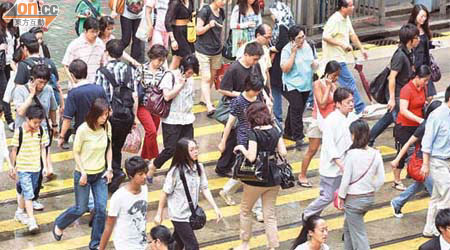 香港人力資源管理學會的調查顯示，受訪公司明年的加薪幅度平均有百分之三點三。