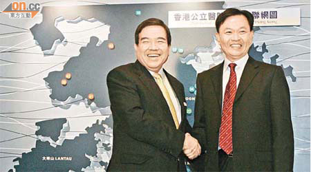 胡定旭（左）昨宣布梁栢賢（右）為醫管局新任行政總裁。	（伍鎮業攝）