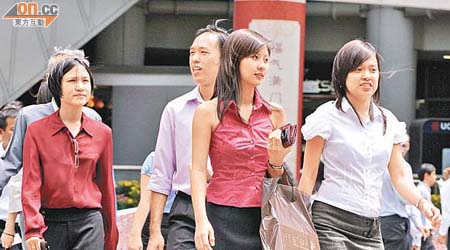 調查顯示新加坡是全球最受歡迎的移居地，尤其受知識分子及青少年愛戴。