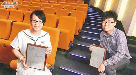 李安琪（左）及林俊禧（右）同是出身天水圍，二人均指獲贈星有吐氣揚眉的感覺。