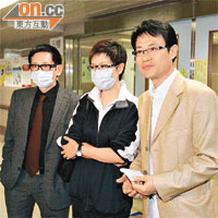 羅君左的好友鄧英敏（右起）、廖安麗及連炎輝昨晚往醫院探望。