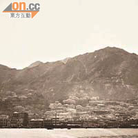 《香港最早期照片展》部分作品<br>一八八○年拍攝的山頂，當時還未有山頂纜車。