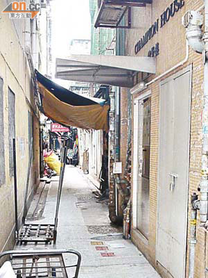 發生搶劫iPhone 4的福榮街後巷。	（陳錦昌攝）