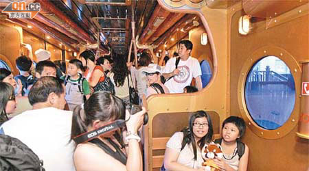 海洋列車於去年九月九日通車，每列車可載客四百人。	（資料圖片）