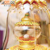 來自泰國寺廟的舍利子具六百年歷史，相信吸引不少佛教信徒慕名一睹珍品。