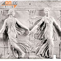 名為《博爾蓋斯的女舞者》的建築橫飾淺浮雕，刻畫了美慧三女神與掌管時序的女神們的歡聚情形。