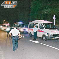 警方出動多輛衝鋒車追捕偷車賊。