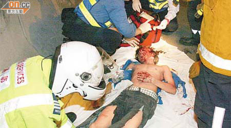 救護員為傷者急救後送院。