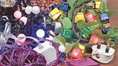 消委會測試廿款聖誕燈串，發現六款無牌子，提醒市民勿選購此類聖誕燈飾。