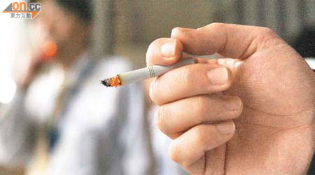美國研究發現，癌症患者繼續吸煙，腫瘤帶來的痛楚較嚴重。	（資料圖片）