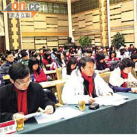 陳克勤（前排左二）喺啱啱過去嘅聖誕節，率領新界青年聯會成員到北京交流。