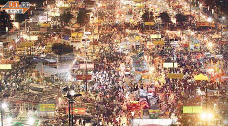港人喜愛新春「行大運」，每年年宵定必人頭湧湧。