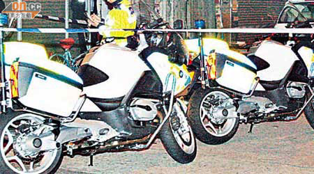 兩名交通警員駕駛的新款電單車。