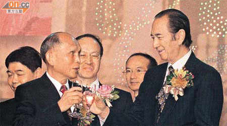 霍英東（左）和何鴻燊同為澳娛的創始人，霍後期淡出澳娛。