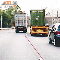 「行車道偏離警告」是當車輛胡亂切線時，可發出警告提示司機。