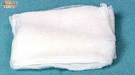 公立醫院一名急症室醫生疏忽，未察覺病人陰道留下兩塊紗布。