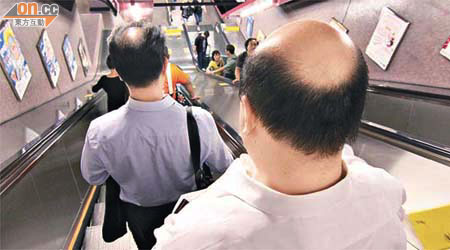 日本科學家發現，毛髮內一種膠原蛋白與脫髮及長出白髮有關。