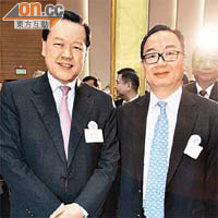 雷添良（左）同廖長江今年投資嘅首選都係人民幣，貪佢升值潛力高。
