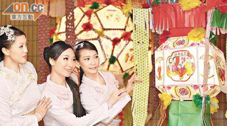 尖沙咀文化中心大堂內展出多個寓意中國傳統上家中有新生男丁繼後香火的「丁燈」。	（麥潤田攝）
