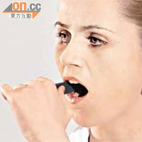 從口腔取得唾液樣本後，需送往美國進行皮膚基因測試。