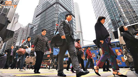 學者指香港政府現有的財政儲備足夠應付三次金融風暴危機。