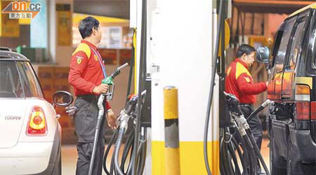 蜆殼油站昨午開始調高各類燃油價格。	（袁志豪攝）