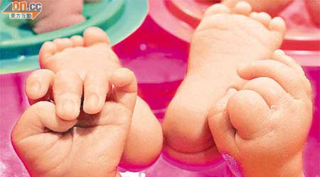 「4D BB手腳印」的外形和質感，與初生嬰兒十分相似。