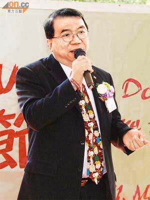 李家仁即席獻唱《小明上廣州》，鼓勵大學生勇於夢想，發展多方面。