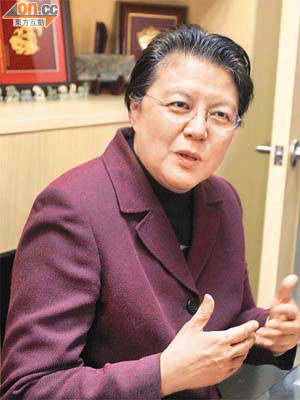 范徐麗泰說，如果港府早料到不夠票，可召在北京開會的議員返港投票。