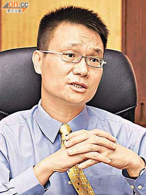 馮煒光批評，政府從沒在政策上幫助中產解困。