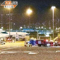 港府昨晚在赤鱲角機場停機坪，設立防輻射應變中心，對受影響乘客進行檢測。