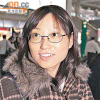朱小姐因擔心輻射及餘震，急忙到成田機場買機票返港。