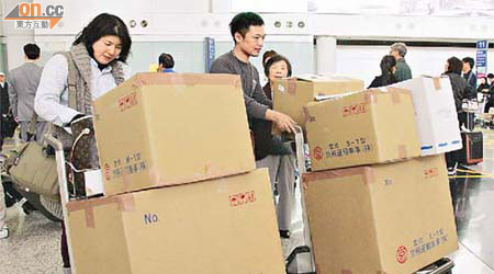 後藤先生為了讓家人較易適應香港生活，故特別從日本運來六大箱日用品。	（林少權攝）