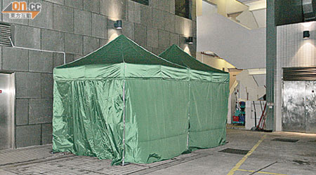 明愛醫院外搭起清洗輻射用帳篷戒備。