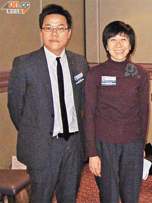 王建明（左）希望發揮自己專業知識起間學校，幫助一班冇書讀嘅小朋友。	（許紹基攝）