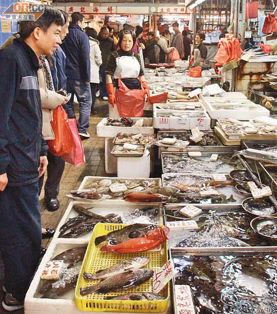 港人愛吃魚，但當局卻沒有法例規管魚類含二噁英而受批評。