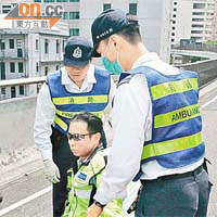 被推跌受傷警員由救護員送院。