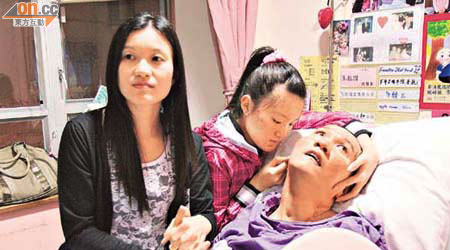 朱太與女兒昨一同往醫院探望朱振國，她們均表示無法原諒廖智勇。	（甘偉倫攝）