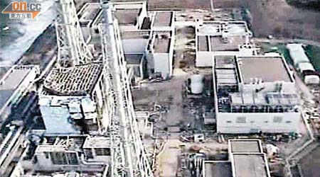 東電正研究在核電站附近興建地下攔水牆。圖為核電站外觀。	（資料圖片）