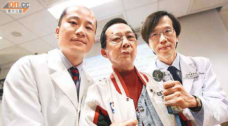 李先生（中）先後接受了三次血管內支架成型手術後病情有改善。