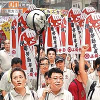 勞工團體五一遊行爭取「捍衞勞動尊嚴」。	（何天成攝）