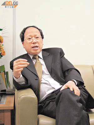 衞生署前助理署長梁熾輝去年十二月退休後，即重返該署擔任顧問，負責西藥規管。