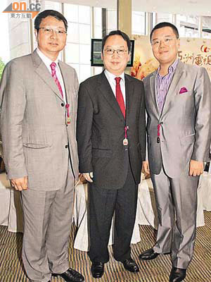 白富鴻（左）參選區議員，陳仲尼（中）同洪為民（右）都話支持。（溫國佳攝）