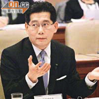 署理商務局長蘇錦樑亦被召到立會解畫，他本身是民建聯成員，被指對風波有利益衝突。