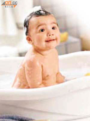 洗澡用水溫度要適中，也不宜用肥皂，免刺激濕疹患者皮膚。	（資料圖片）