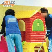 黃大仙 蒲崗村道體育館兒童遊戲室<br>工人在清潔地板時，鮮有將毛巾「過水」清潔。
