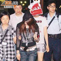 涉藏毒男女被拘捕帶署。