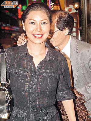 港台近年醜聞「一籮籮」，前任廣播處處長朱培慶被拍到與艷女Co Co把臂夜遊，被迫黯然提早退休。