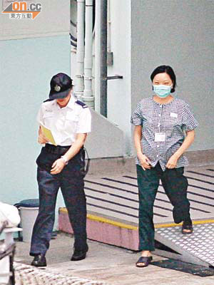 蔣麗莉（右）昨看來把頭髮稍為剪短。（文健雄攝）